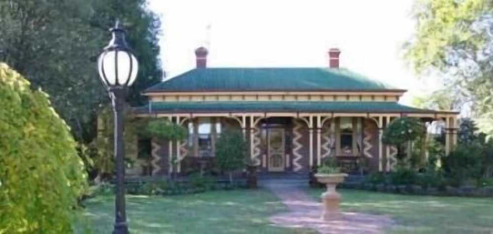 Tara House Bed and Breakfast
