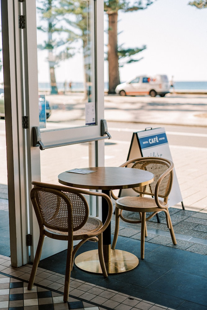 Cafe, Stay at Hotel Steyne