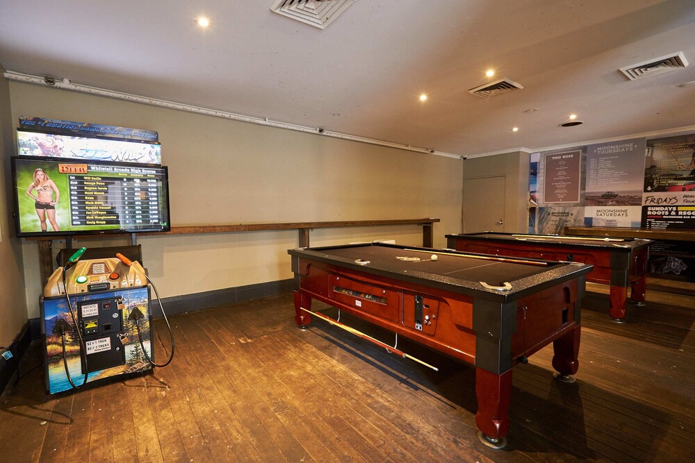 Billiards, Stay at Hotel Steyne