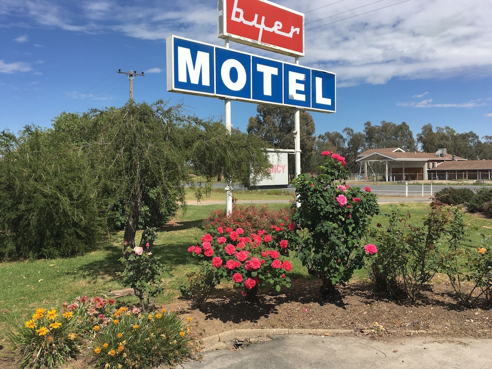 Byer Fountain Motor Inn, Holbrook
