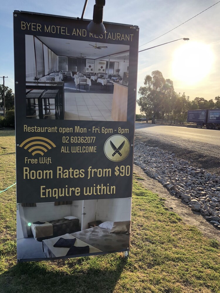 Byer Fountain Motor Inn, Holbrook