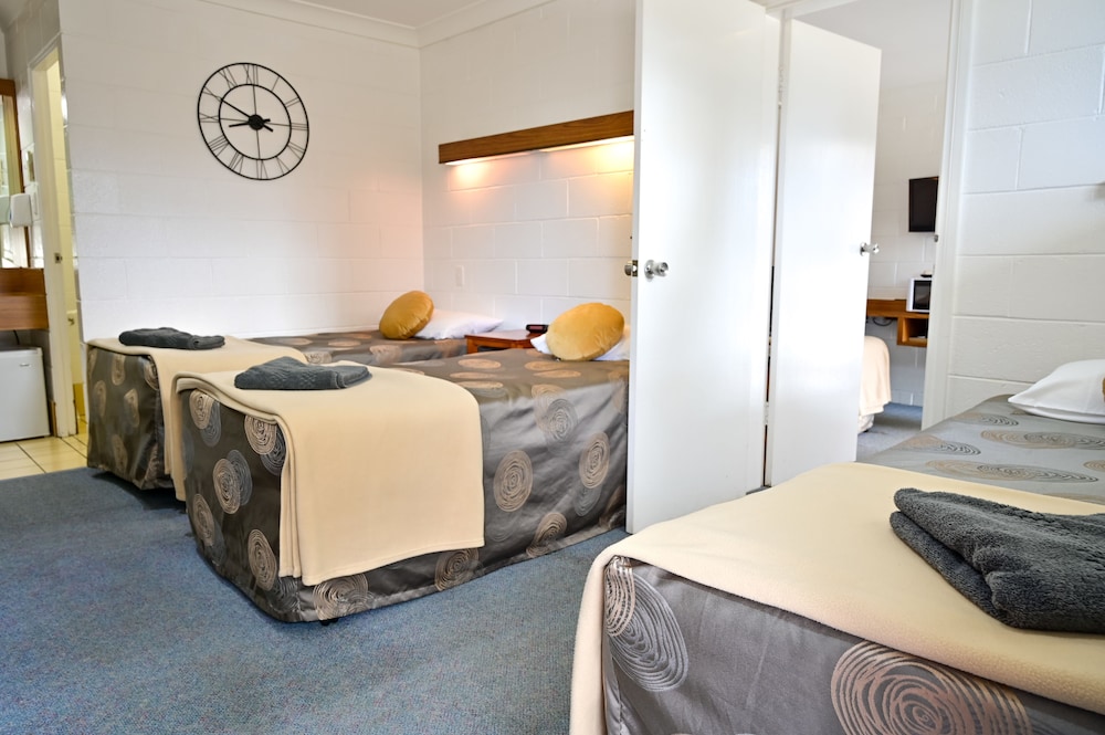 Byer Fountain Motor Inn, Holbrook