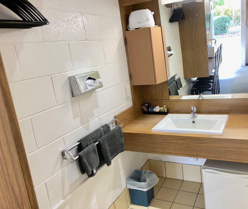 Byer Fountain Motor Inn, Holbrook