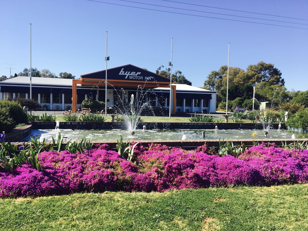 Byer Fountain Motor Inn, Holbrook