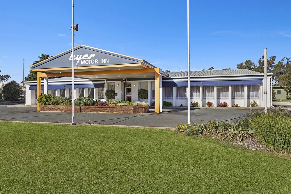 Byer Fountain Motor Inn, Holbrook