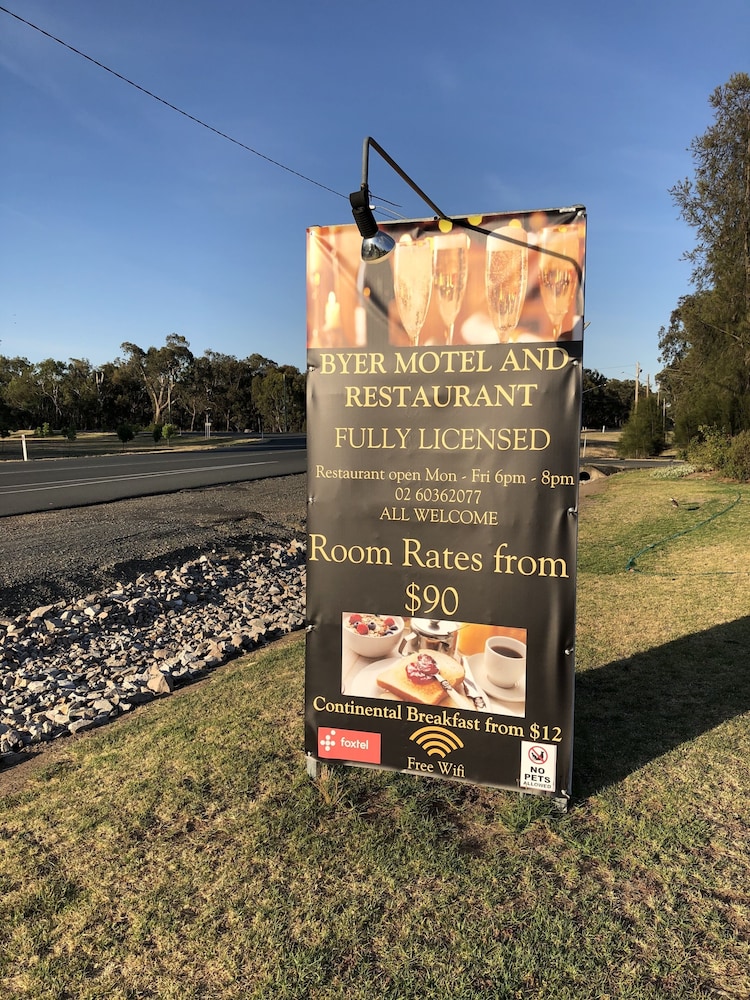 Byer Fountain Motor Inn, Holbrook