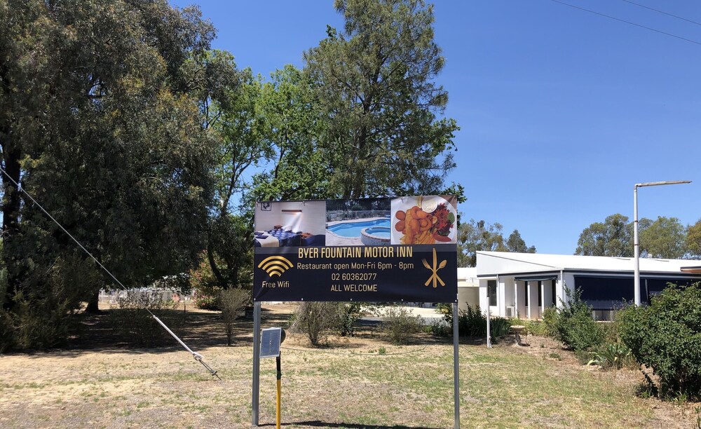 Byer Fountain Motor Inn, Holbrook