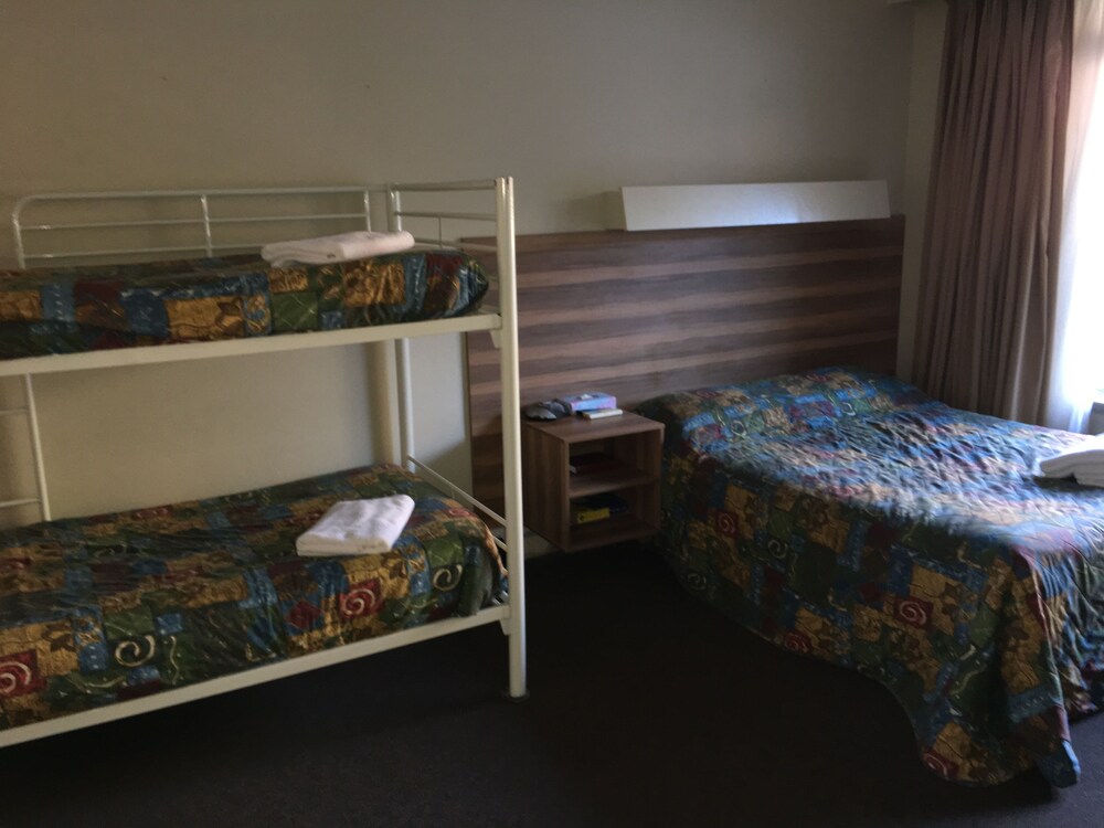 Red Cedars Motel