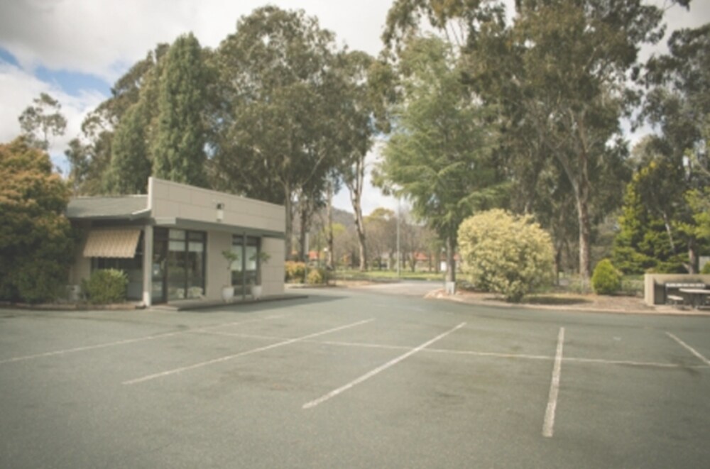 Red Cedars Motel