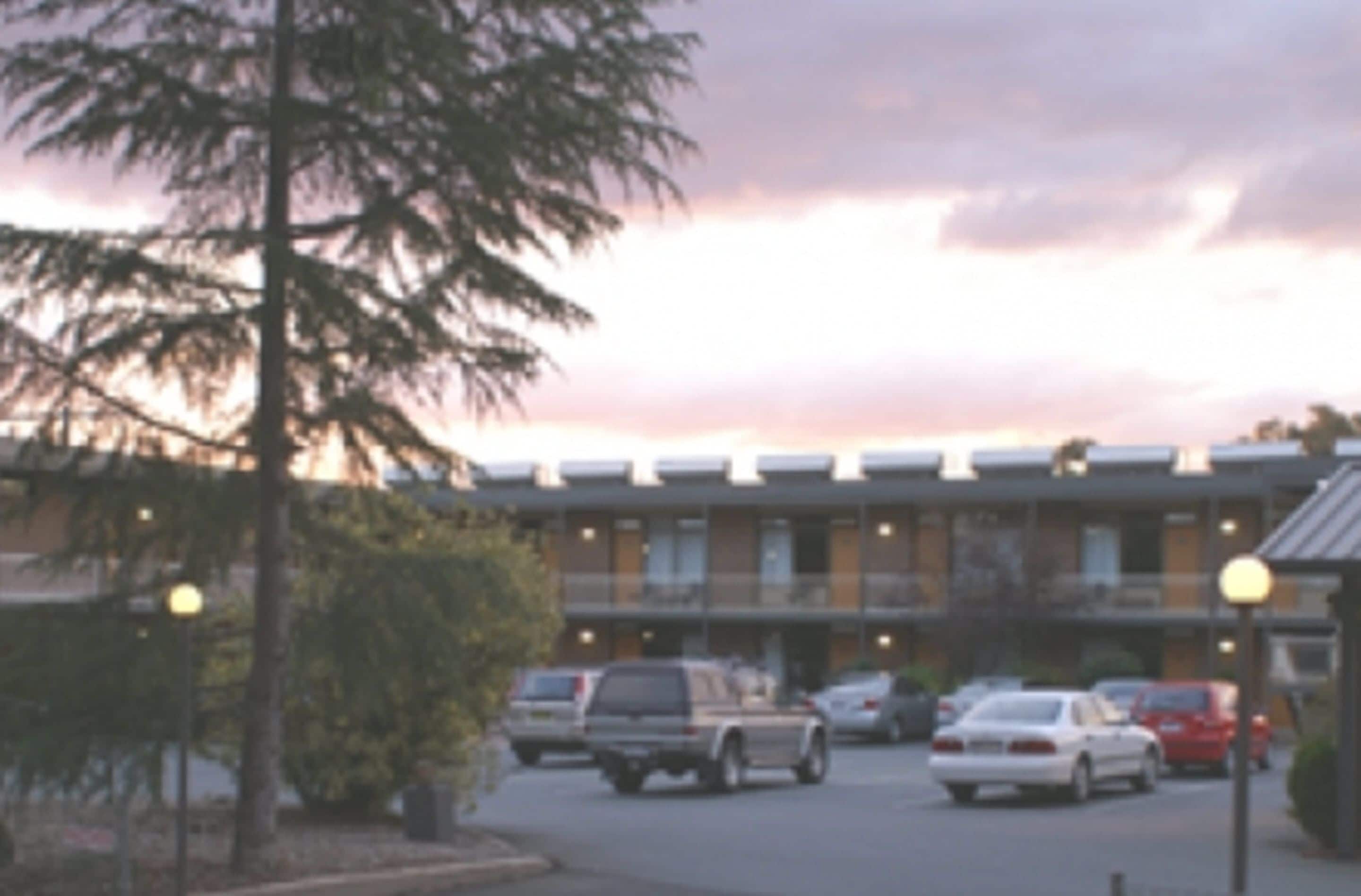 Red Cedars Motel in Canberra, Australia