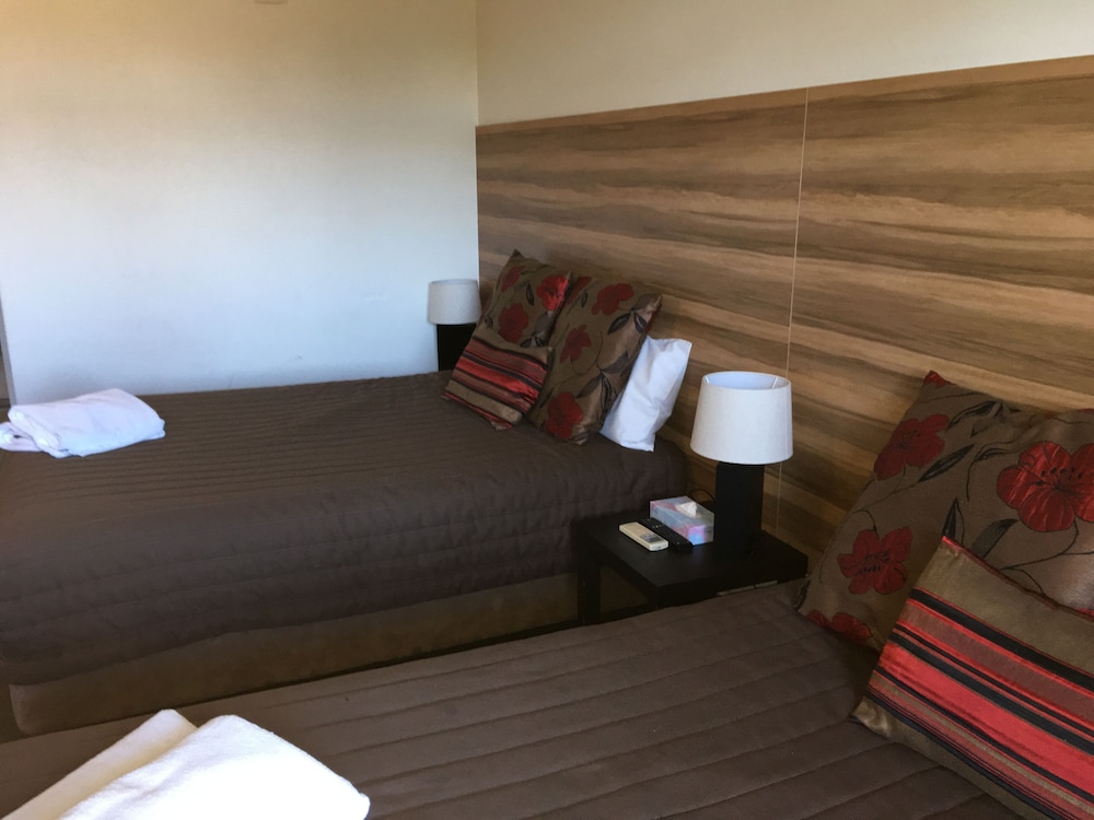 Red Cedars Motel