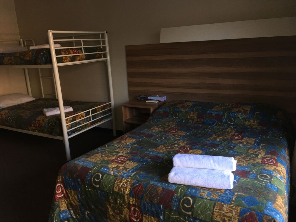 Red Cedars Motel