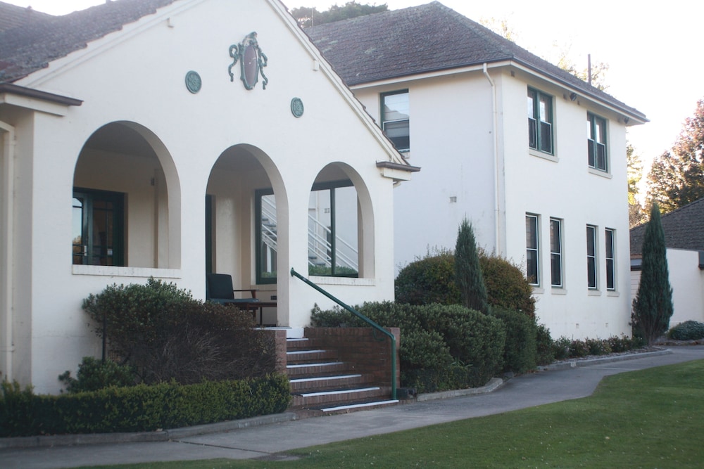 The Dormie House - On The Golf Course