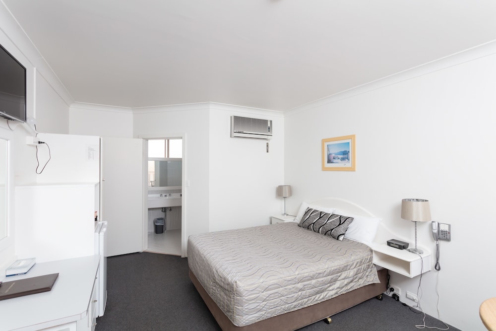 Engadine Motor Inn