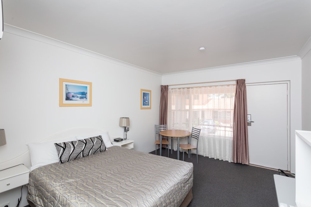 Engadine Motor Inn