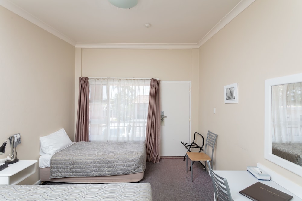 Engadine Motor Inn