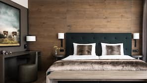 Roupas de cama premium, cofres nos quartos, escrivaninha