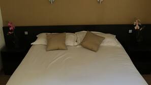 Bureau, Wi-Fi gratuit, draps fournis