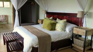 Minibar, in-room safe, linens