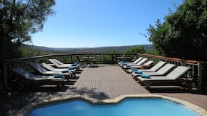 2 outdoor pools, pool loungers