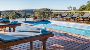 2 outdoor pools, pool loungers