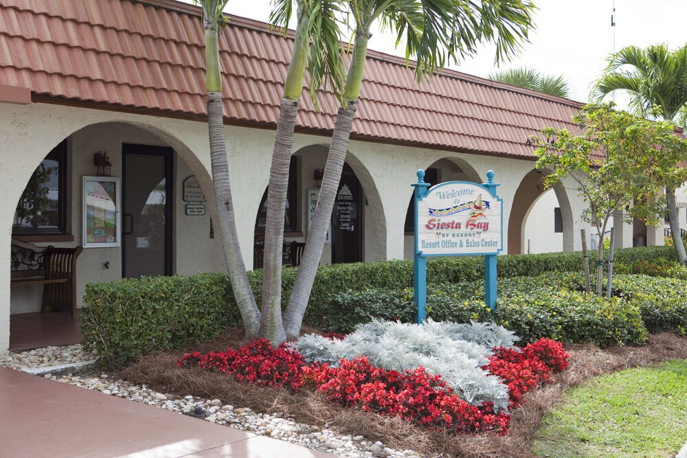 Siesta Bay Rv Resort In Fort Myers Hotel Rates Reviews On Orbitz