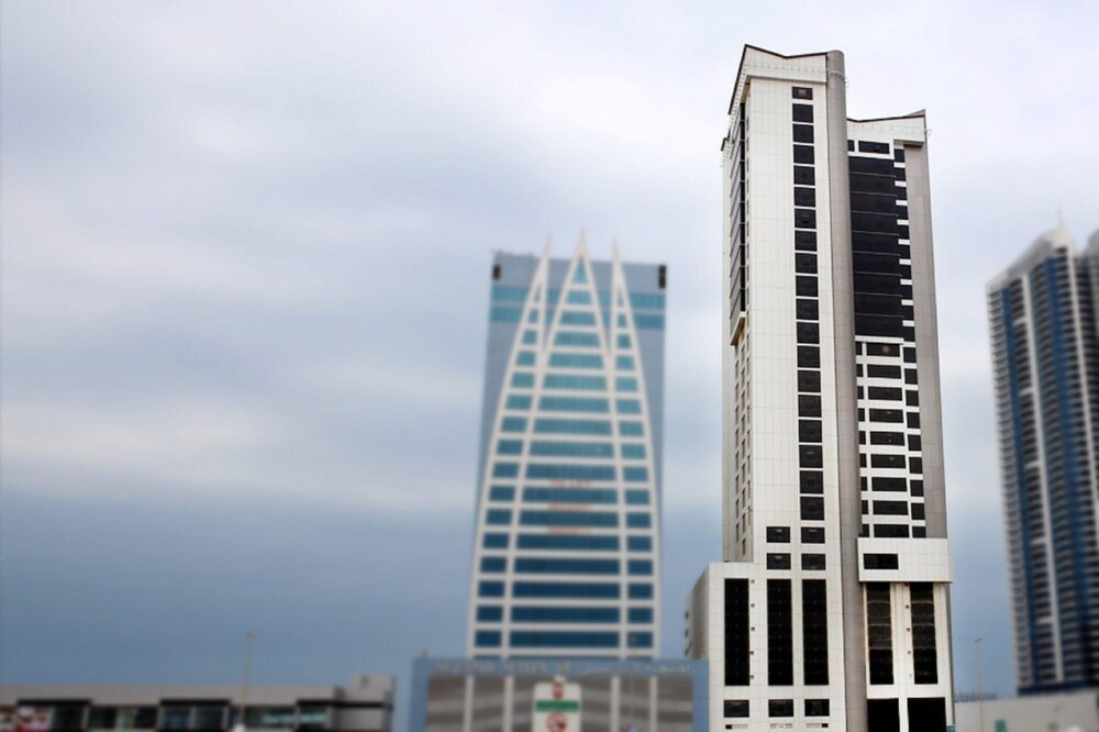 S Hotel Bahrain Manama 2019 Prices Expedia Co In Buffet Featured Image