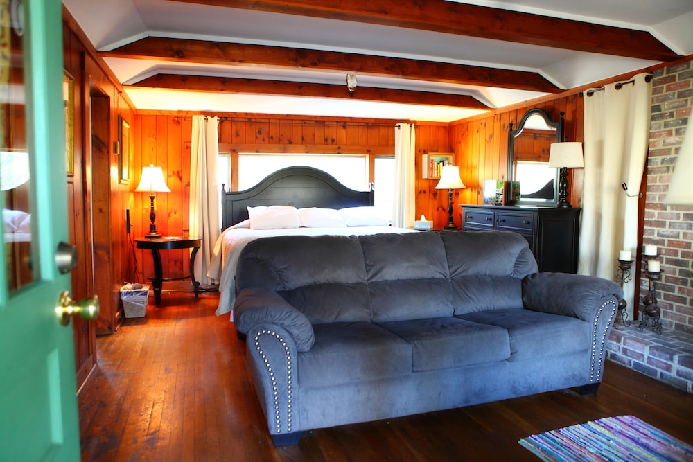 Pines motorlodge and cottages gay