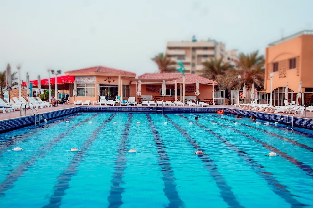 Carlton sharjah 4 шарджа. Carlton sharjah 4 шарджа. Карлтон шарджа 4. Sharjah carlton hotel оаэ, шарджа. Шарджа карлтон отель.