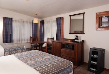 Old Faithful Snow Lodge Cabins Inside The Park Yellowstone National Park 273 Room Prices Reviews Travelocity