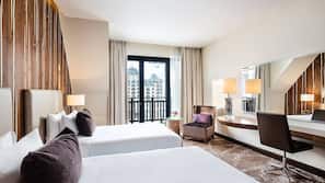 Hypo-allergenic bedding, minibar, in-room safe, desk