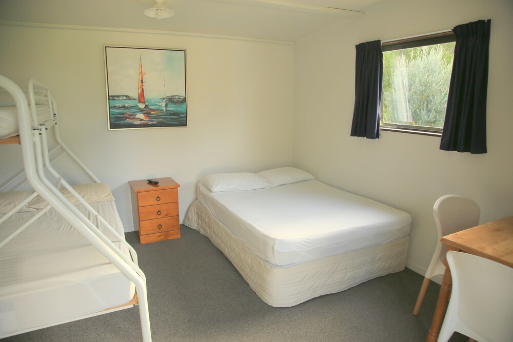 Parklands Marina Holiday Park Waikawa Nzl Lastminuteconz - 