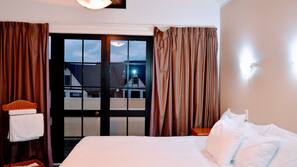 Blackout curtains, iron/ironing board, free cots/infant beds, free WiFi