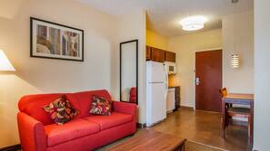 Desk, iron/ironing board, free WiFi, linens