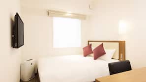 In-room safe, desk, laptop workspace, iron/ironing board
