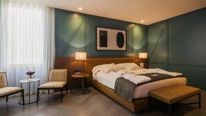Ropa de cama de alta calidad, edredones de plumas, minibar y caja fuerte