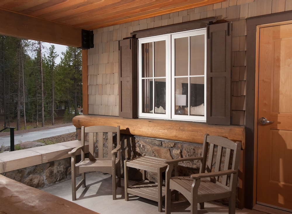 Terrace/patio, Canyon Lodge & Cabins - Inside the Park