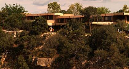 Thunderbird Lodge - Inside the Park