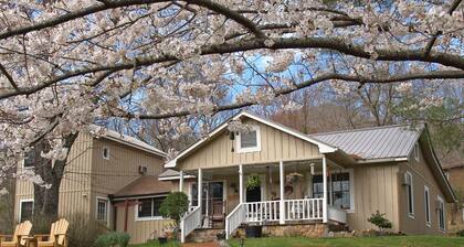 Henson Cove Place B&B with Cabin