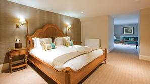 Premium bedding, in-room safe, desk, iron/ironing board