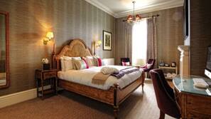 Premium bedding, in-room safe, desk, iron/ironing board