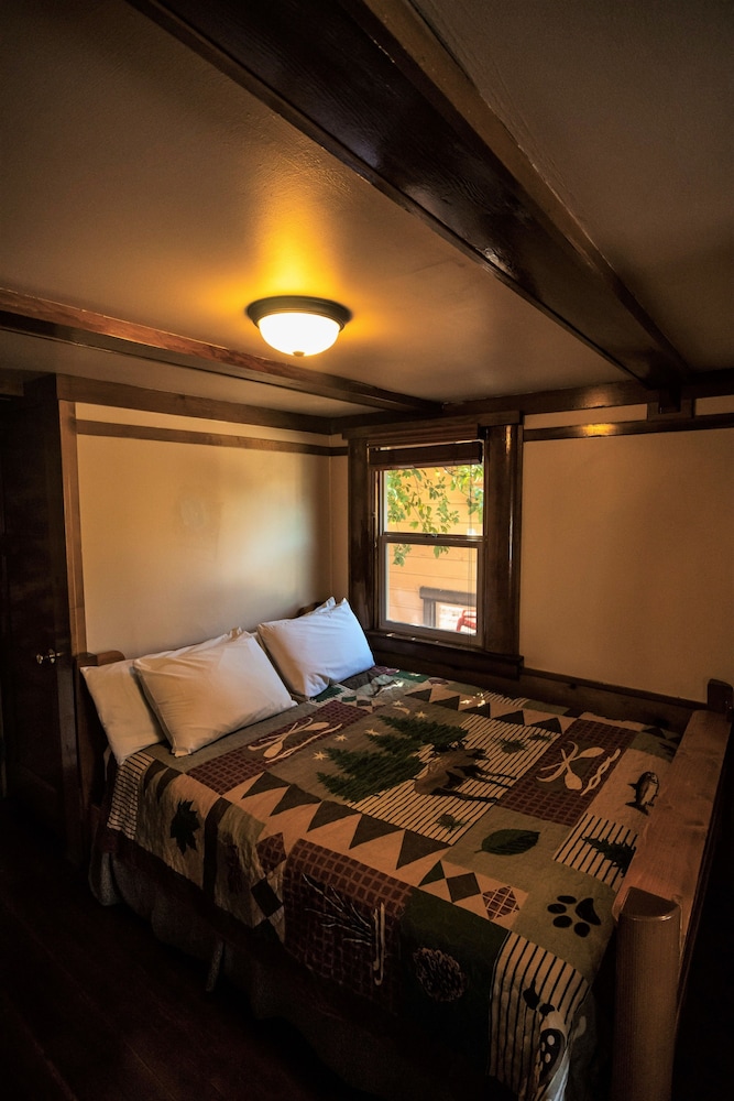 Embers Lodge And Cabins In Big Bear Lake Cheap Hotel Deals
