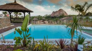 3 piscinas al aire libre, sombrillas, tumbonas