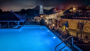 3 piscinas al aire libre, sombrillas, tumbonas