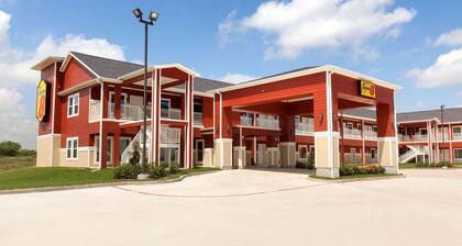 Super 8 by Wyndham Carrizo Springs