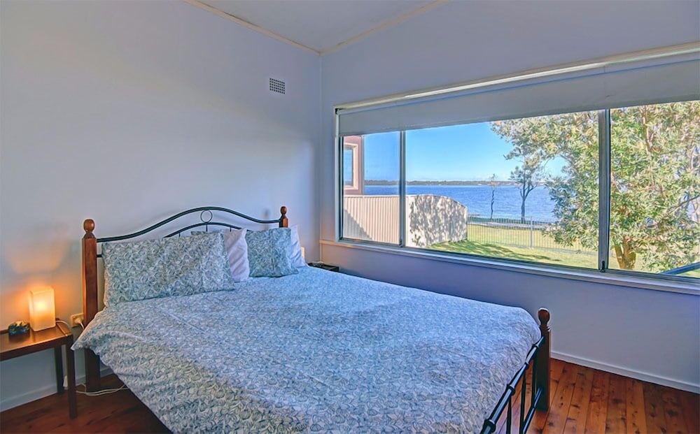 Lake Edge Cottage