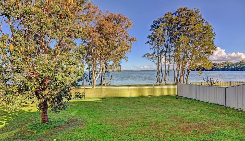 Lake Edge Cottage