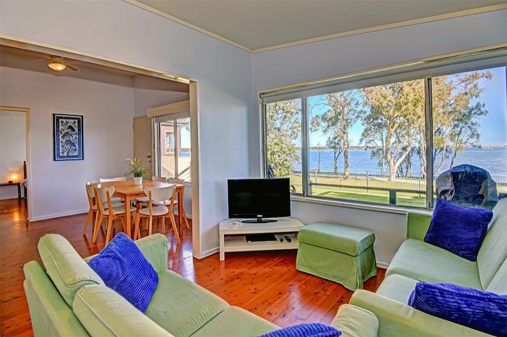 Lake Edge Cottage