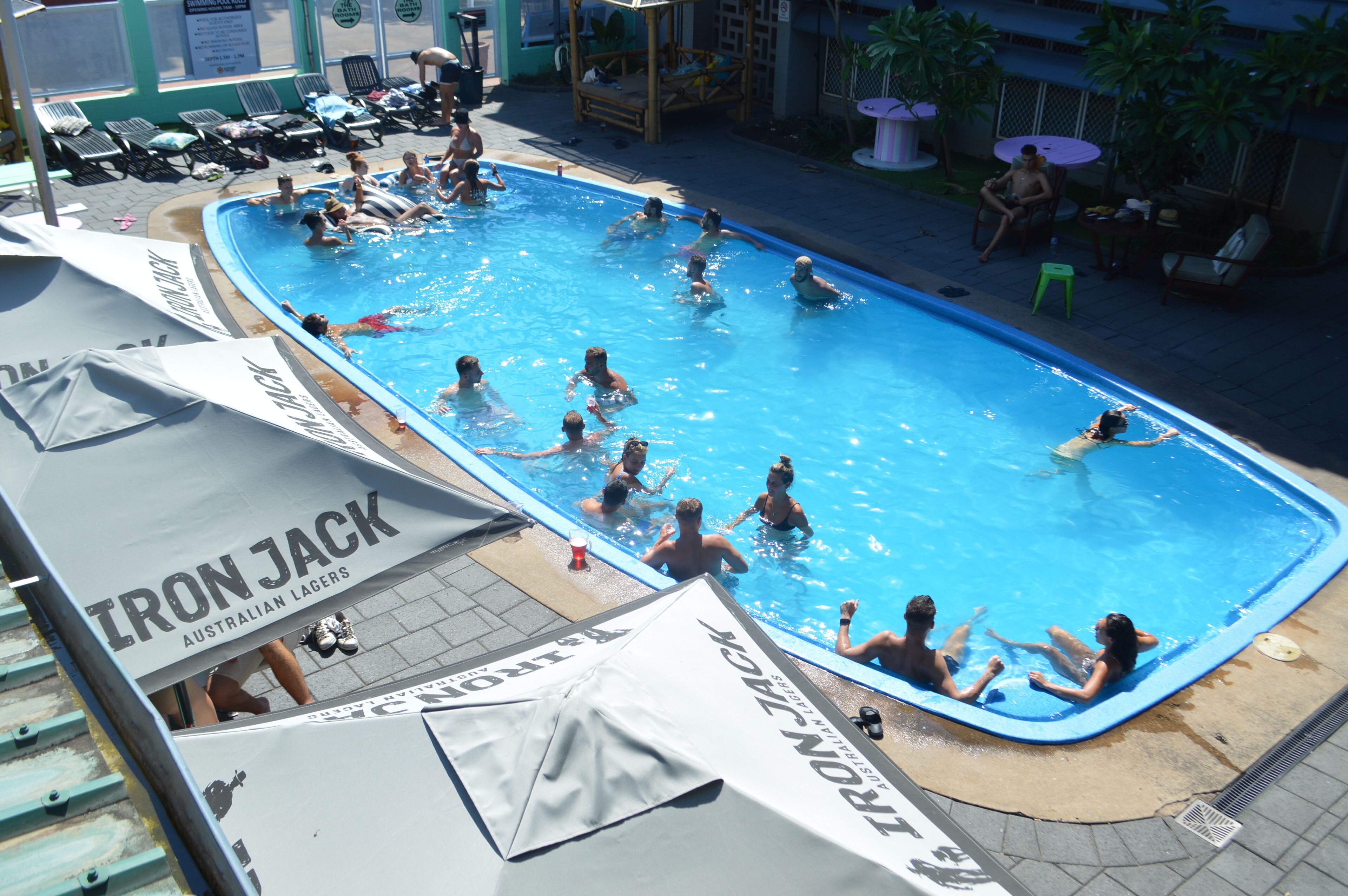 Youth Shack Backpackers - Hostel