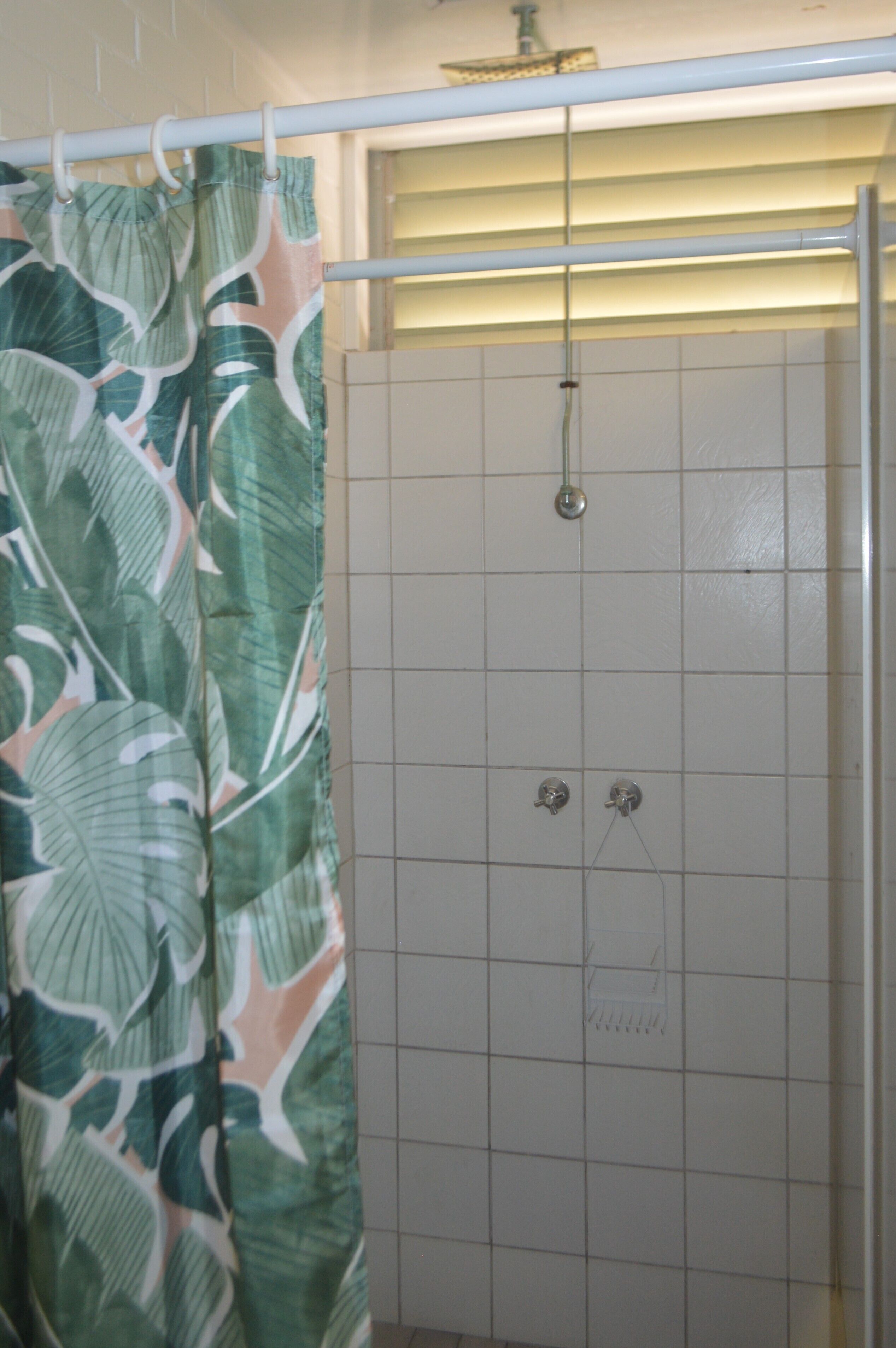 Youth Shack Backpackers - Hostel